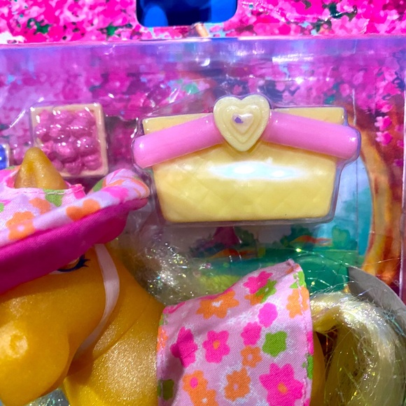 MY LITTLE PONY G3 NWT 2003 BERRY PICKIN’ FUN WITH BUTTERSCOTCH PRETTY FASHIONS - Picture 5 of 16